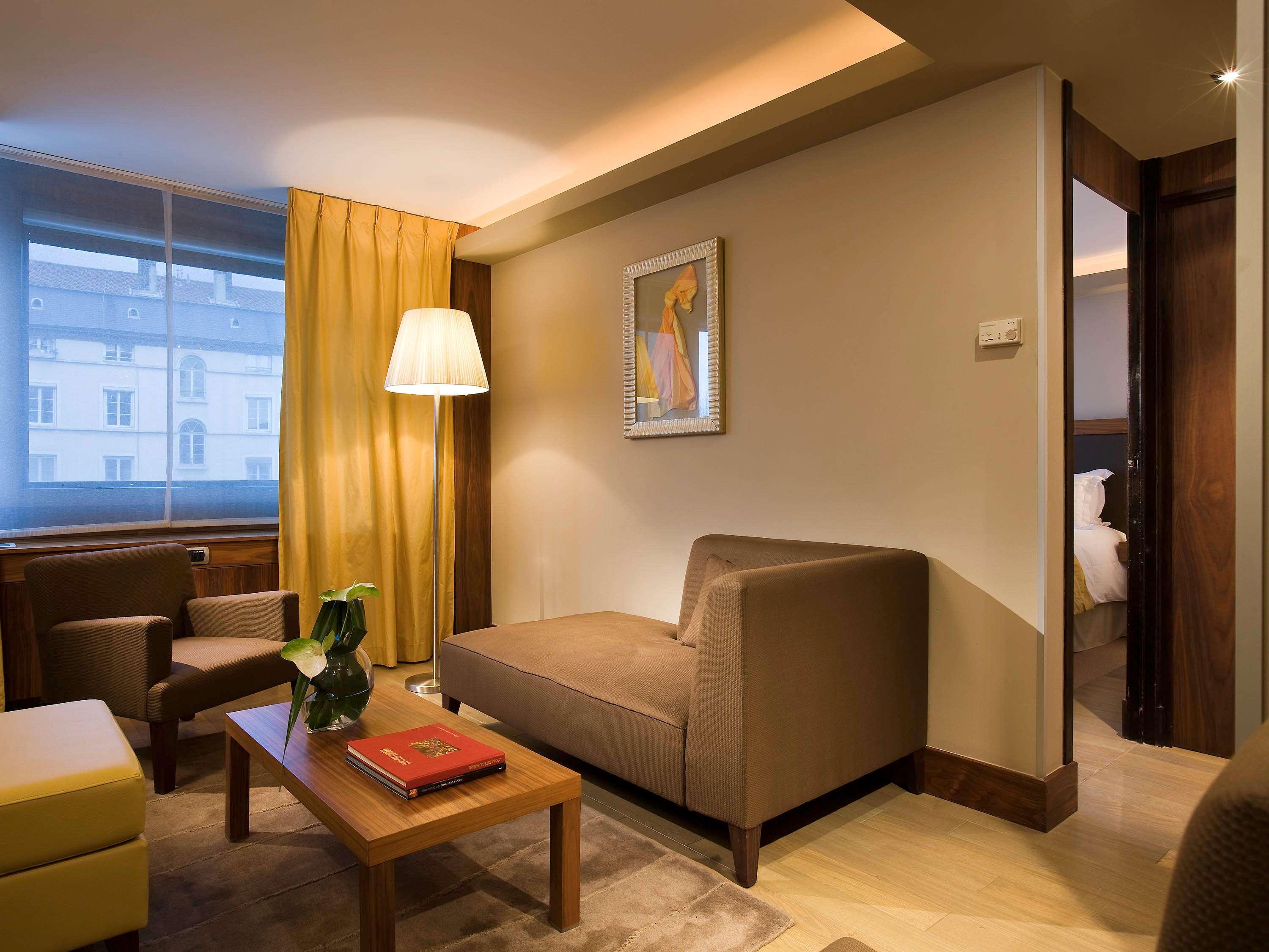 Sofitel Lyon Bellecour Hotel Ngoại thất bức ảnh A suite at the hotel