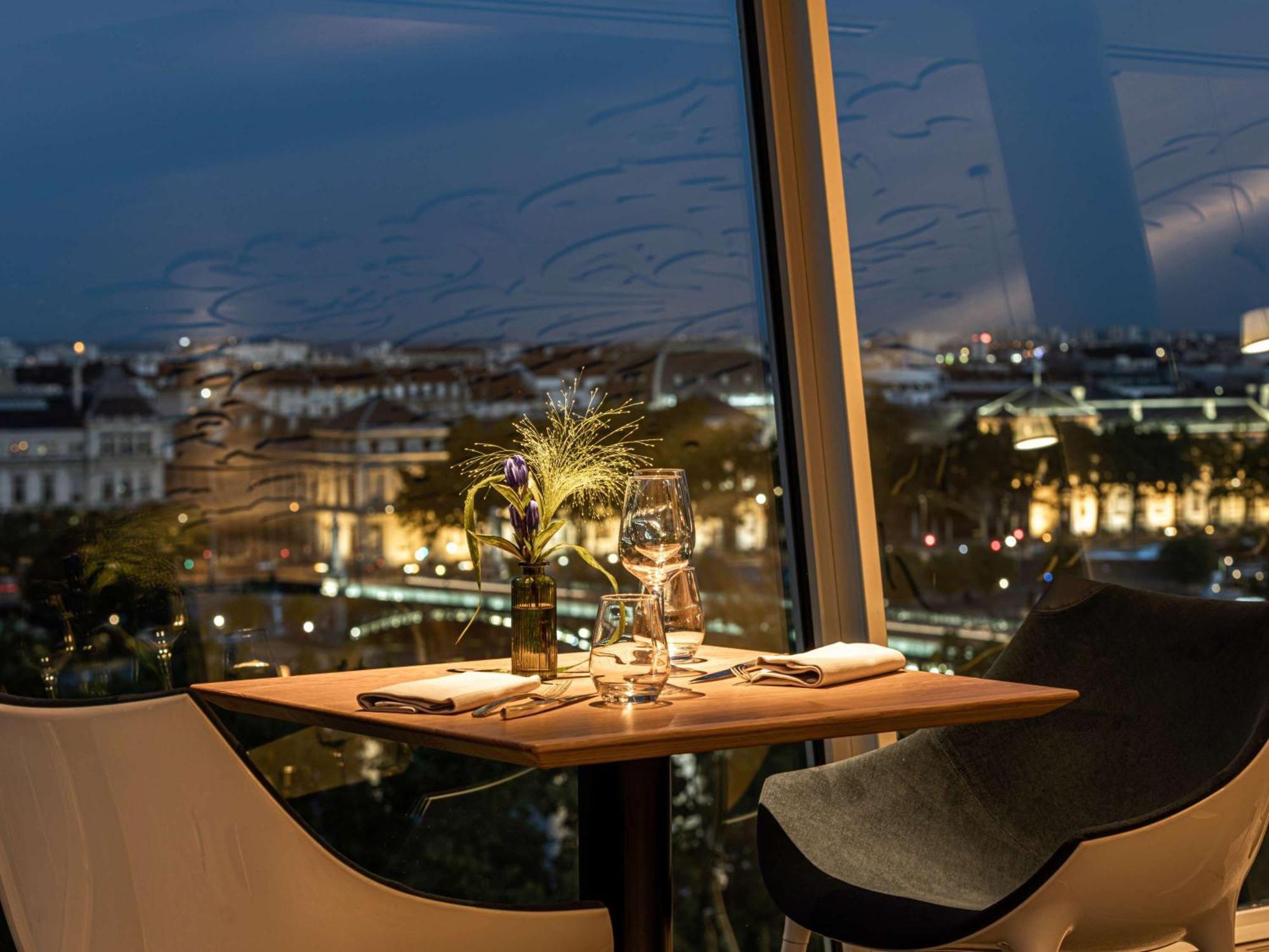 Sofitel Lyon Bellecour Hotel Ngoại thất bức ảnh View from the restaurant