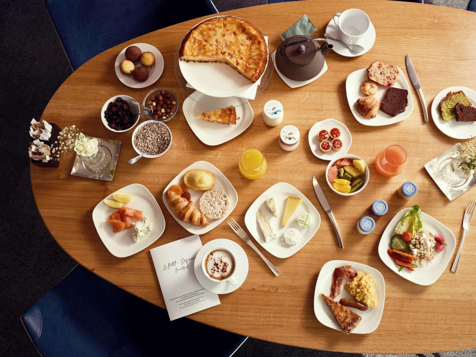 Sofitel Lyon Bellecour Hotel Ngoại thất bức ảnh A typical breakfast at the restaurant